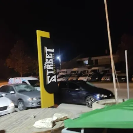ήσυχη μονοκατοικία με κήπο. Hébergement de vacances *