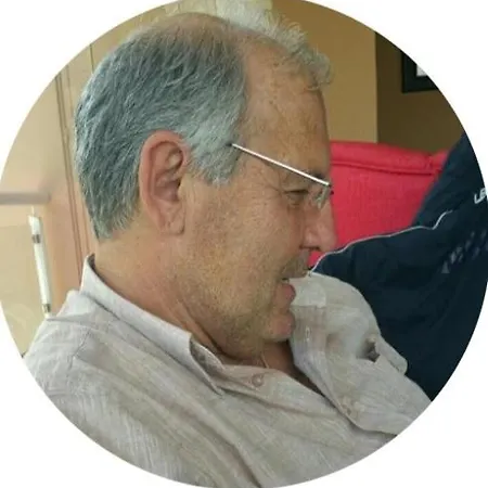 ήσυχη μονοκατοικία με κήπο. * Kokkinokhoma