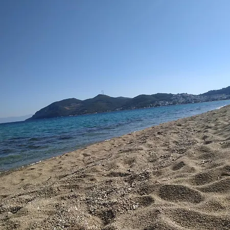ήσυχη μονοκατοικία με κήπο. Hébergement de vacances Kokkinokhoma
