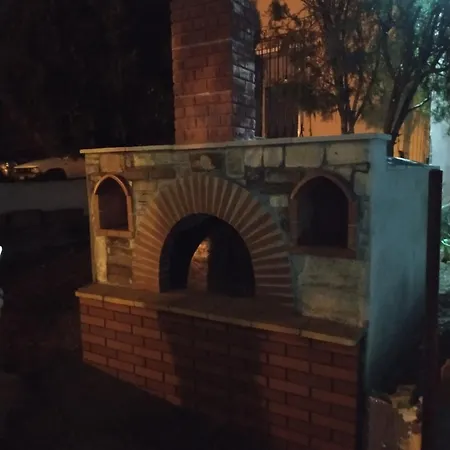 ήσυχη μονοκατοικία με κήπο. Hébergement de vacances Kokkinokhoma