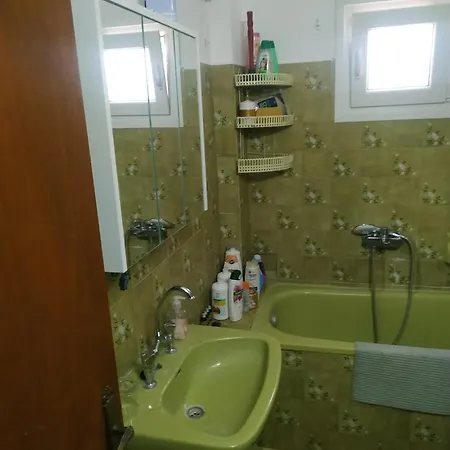 Hébergement de vacances ήσυχη μονοκατοικία με κήπο.
