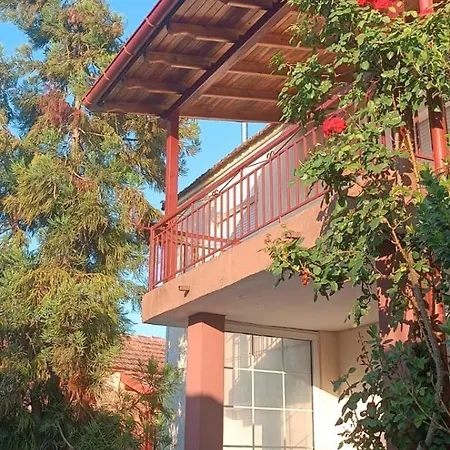 Hébergement de vacances ήσυχη μονοκατοικία με κήπο. *