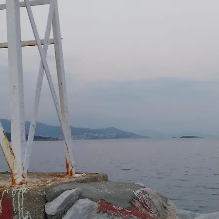 Hébergement de vacances ήσυχη μονοκατοικία με κήπο.