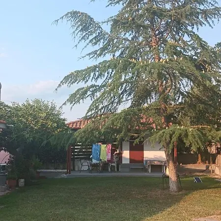 ήσυχη μονοκατοικία με κήπο. * Kokkinokhoma