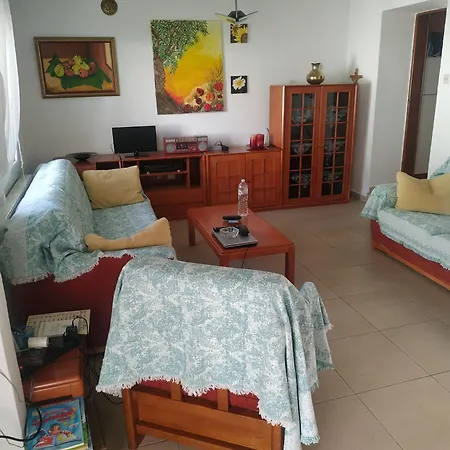 Hébergement de vacances ήσυχη μονοκατοικία με κήπο.